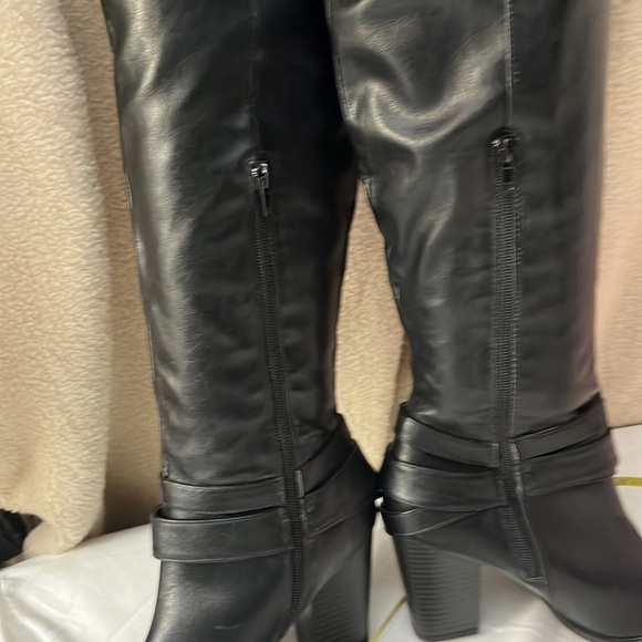 An above knee black 3 inch stacked heeled boot. - Picture 3 of 6